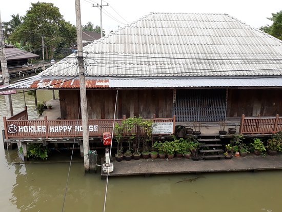 Lao Tuk Luck Floating Market
