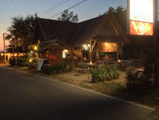 Sing's Beach Bar and Restaurant
