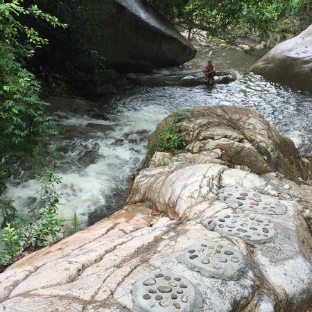 Huai Yang Waterfall National Park