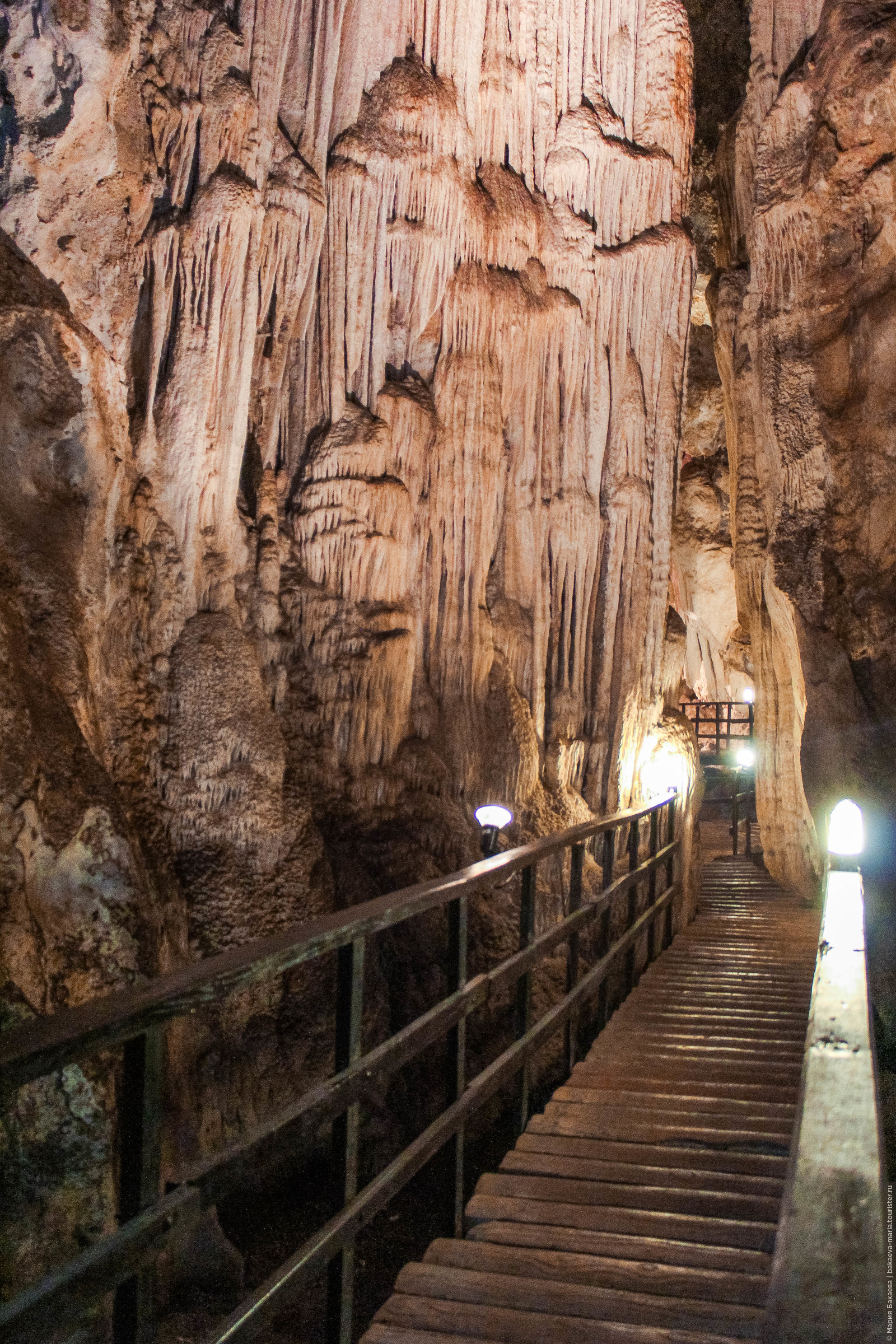 Diamond Cave (Tham Phra Nang Nai)