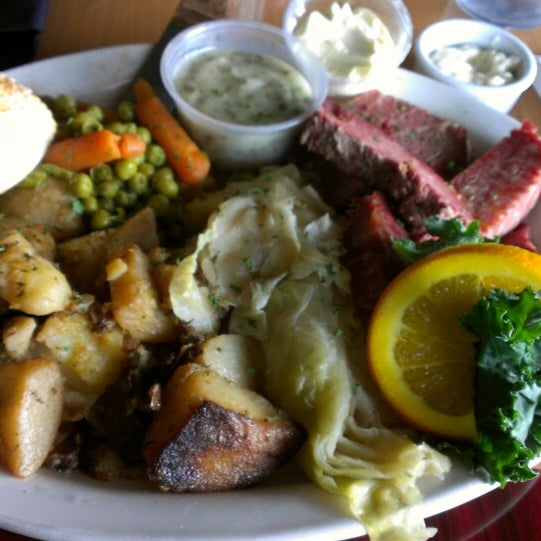 Nikki's Restaurant and Lounge