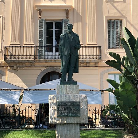 Monumento a Santiago Rusinol