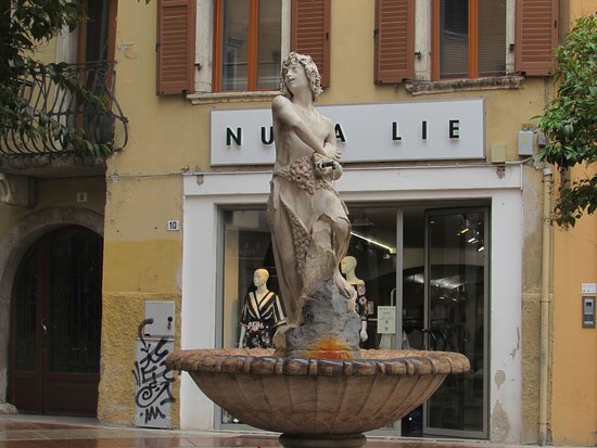 Fontana del Fauno innamorato