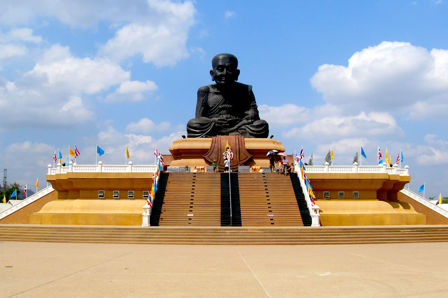 Huay Mongkol Temple