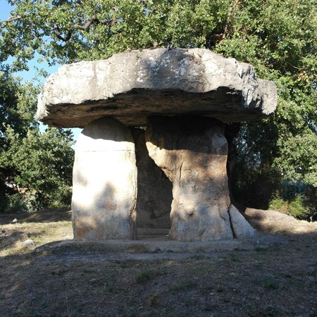 Le Dolmen de la Pierre de la Fée