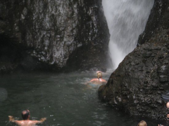 Nakawaga Waterfall