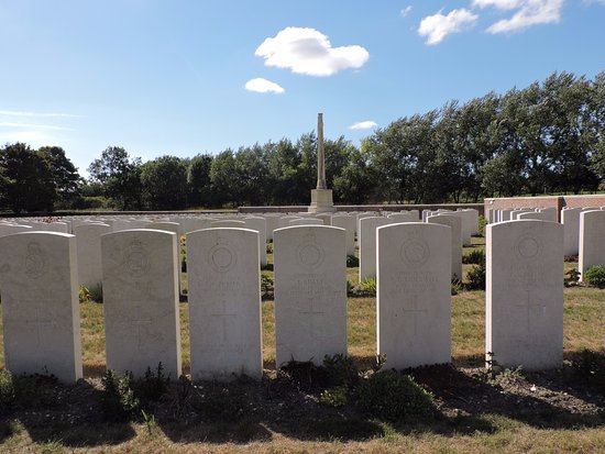 Philosophe British Cemetery