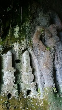 Ogata Miyasako East Stone Statue