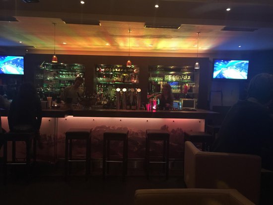 Yello's lounge Bar
