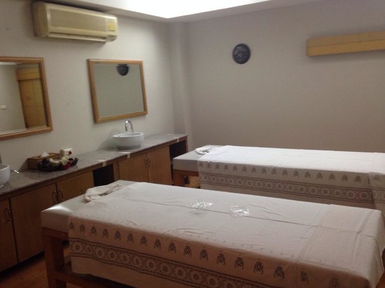 Health Land Spa & Massage (Sathorn)