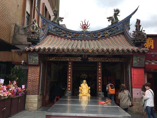 Xiahai Chenghuang Temple