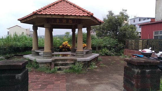 Nu Chao Gan Bu School Memorial Statues