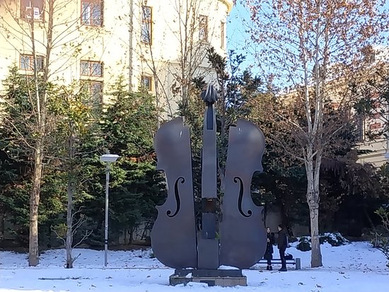 Broken Violin Fountain