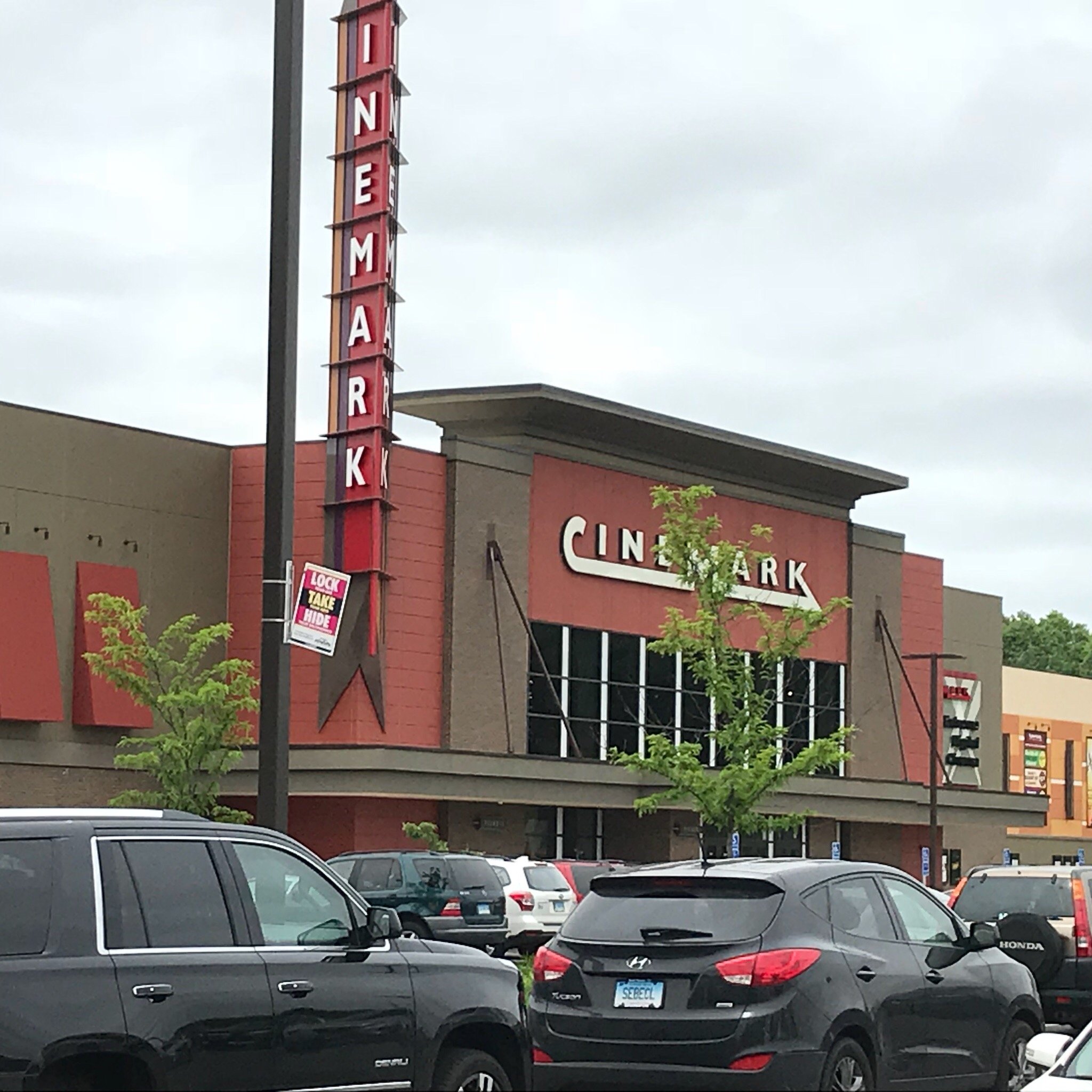 Cinemark North Haven 12