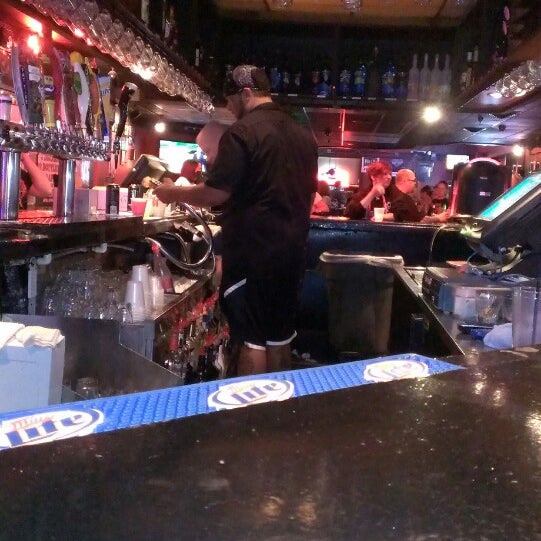 Willy's Bar & Grill