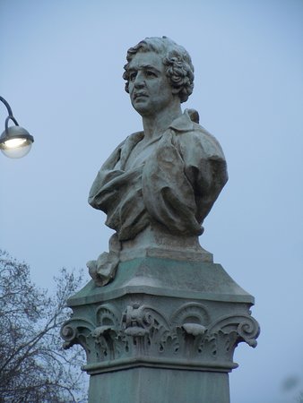 Monument a Jacques Louis Daguerre