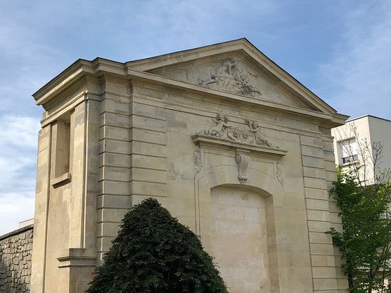 Le Pignon Est, Pignon des Ecuries