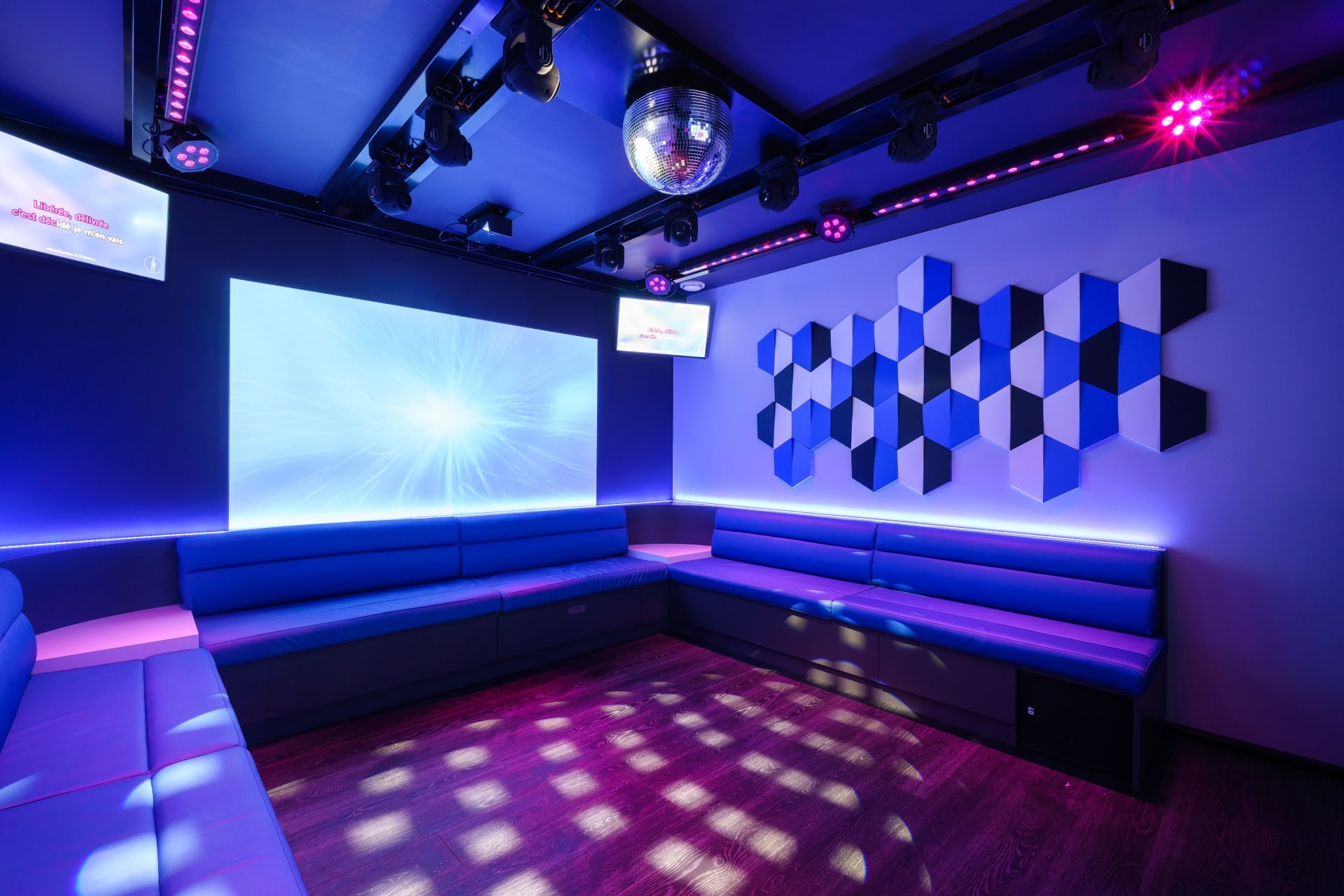 Karaoke ROOM