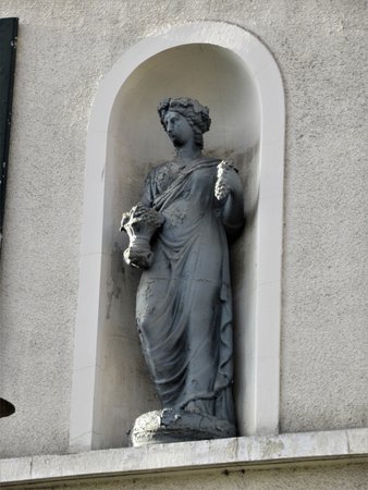 Statue de Femme dans son alcove