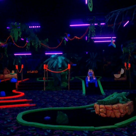 Goolfy Blacklight Minigolf