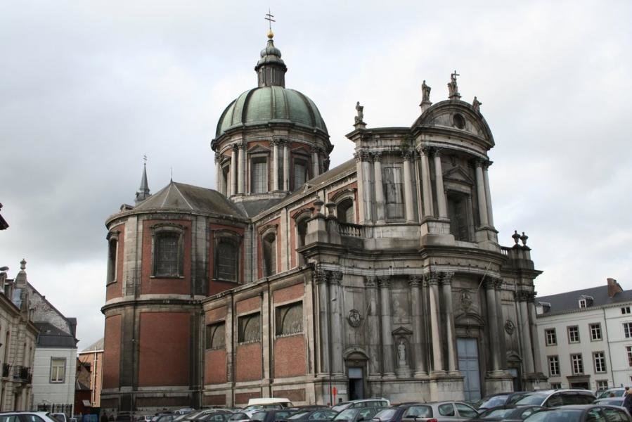 Cathedral de St-Aubain (St. Aubain Cathedral)
