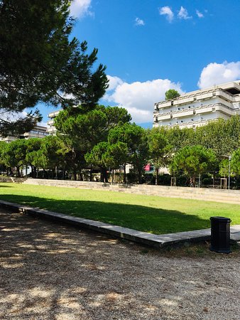Parc De L'Esplanade Charles De Gaulle