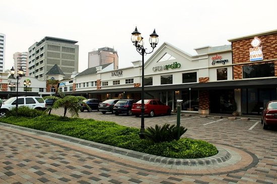 Plaza The Village