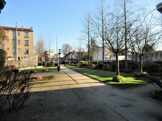 Square Honoré d'Estienne d'Orves