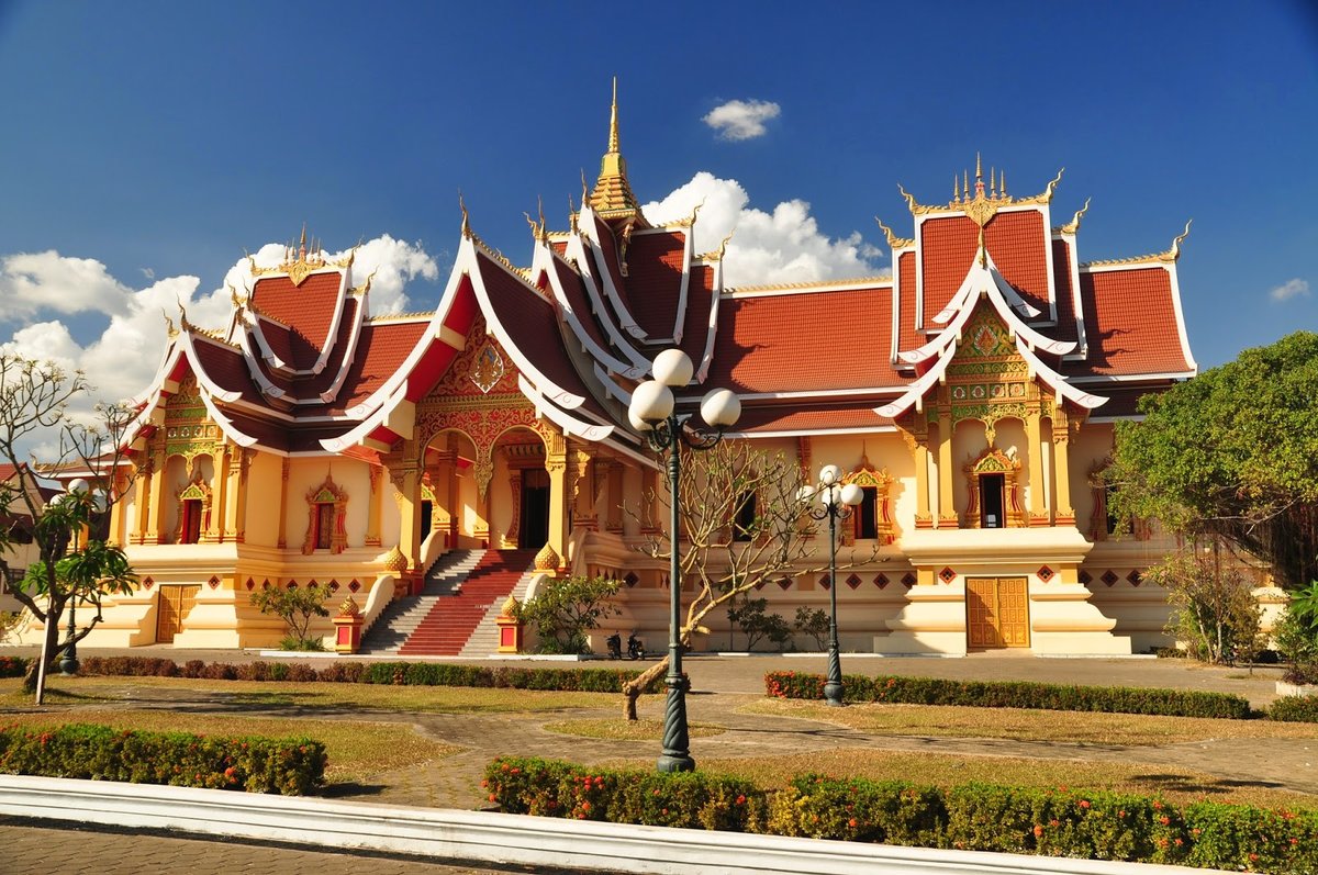 Wat That Luang Neua
