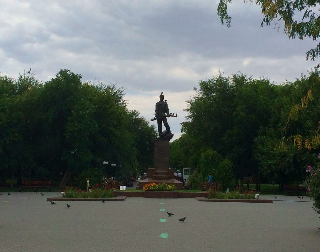 Monument Rabochiy S Vintovkoi