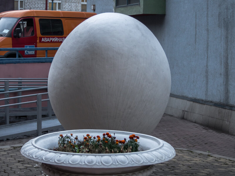 Monument to the Egg