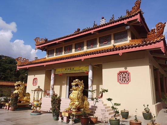 Sam Poh Temple