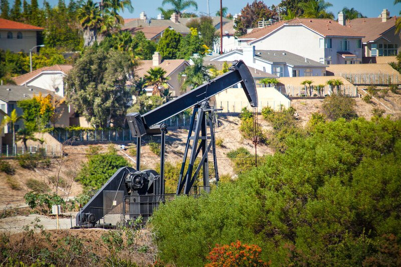 Top Scientists: California Must End Neighborhood Oil Drilling, New Fossil Fuel Permits - Vimarsana News
