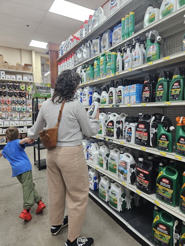 RSPesticides-shelves-Burd-Center-FPWC