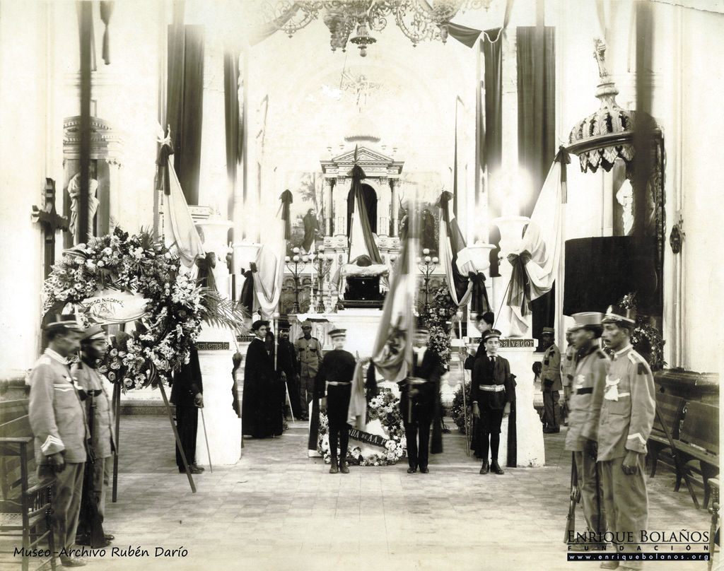 La catedral fue el lugar elegido para enterrar los restos de Rubén Darío. Así fue su vela. LA PRENSA/ CORTESÍA/ FUNDACIÓN ENRIQUE BOLAÑOS
