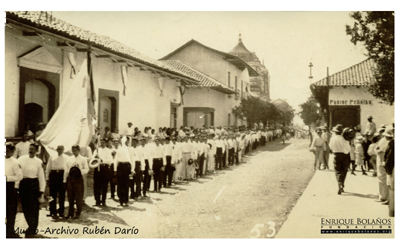 El funeral de Rubén Darío inundó de gente las calles de León. LA PRENSA/ CORTESÍA/ FUNDACIÓN ENRIQUE BOLAÑOS