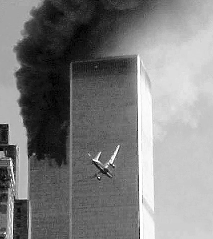 Los dos aviones se estrellaron sin errores contra las Torres Gemelas. LA PRENSA/ ARCHIVO/ AP