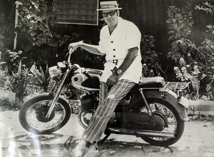 A Pedro Joaquín le encantaba recorrer los barrios de Managua en motocicleta. LA PRENSA / Cortesía familia Chamorro