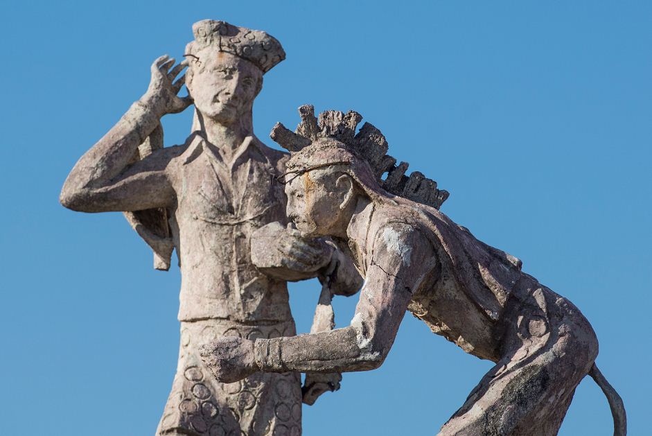 Serie de esculturas sobre El Güegüense, situadas en la Rotonda de Plaza España. Sufren deterioro y falta de mantenimiento de urbanismo. LA PRENSA/Lissa Villagra