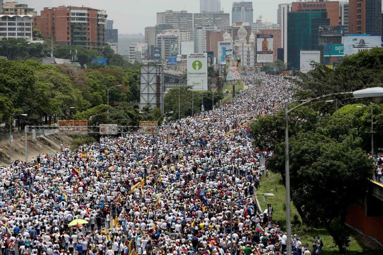 Resultado de imagen para marchas en venezuela