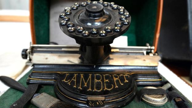 Lambert se puso a esperar y... perdió el tren. ALAMY