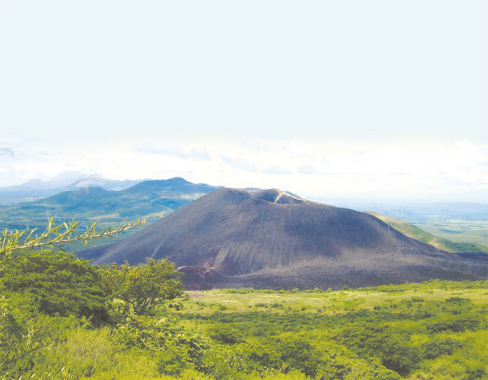 El Cerro Negro es el volcán más joven de Nicaragua y se caracteriza porque en él se puede practicar sandboarding.