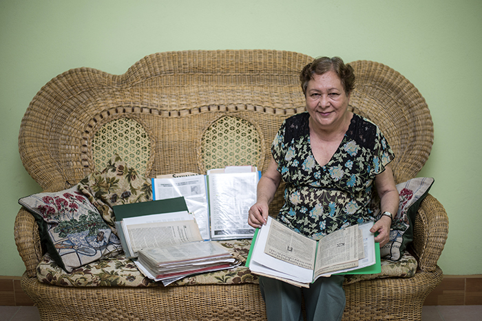 Doraldina Zeledón conserva todos los artículos que ha publicado sobre el ruido, con ellos planea publicar un libro. Oscar Navarrete/ LA PRENSA.