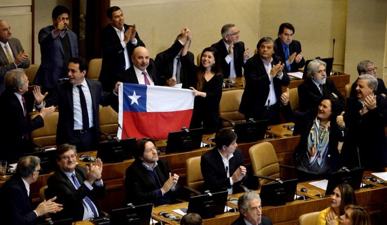 Congreso chileno aprueba ley que despenaliza el aborto Congreso chileno aprueba ley que despenaliza el aborto
