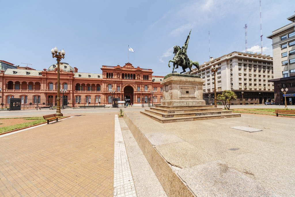 Vista de la Casa Rosada desde la Plaza de Mayo. LA PRENSA / Thinkstock