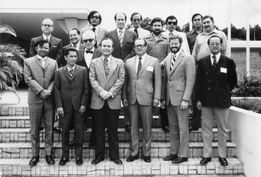 Ernesto Cruz, acompañado de directivos y ejecutivos de INCAE. LAPRENSA/Cortesia E. Cruz