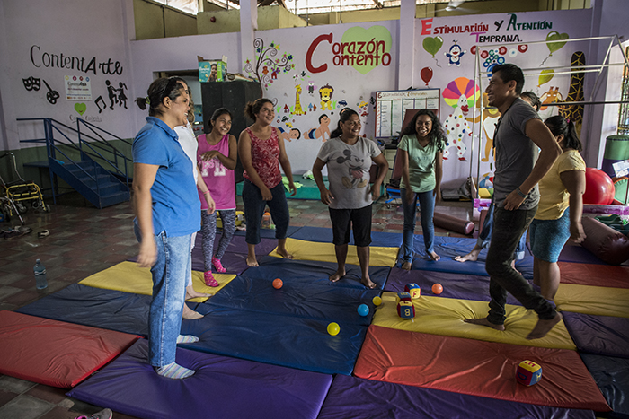 Además de pertenecer al grupo de teatro, los jóvenes están en programas de inclusión social, donde algunos hasta consiguen un empleo. Oscar Navarrete/ LA PRENSA