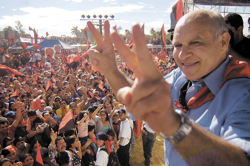 Herty Lewites en Jinotepe frente a miles de simpatizantes sandinistas. LA PRENSA / Archivo