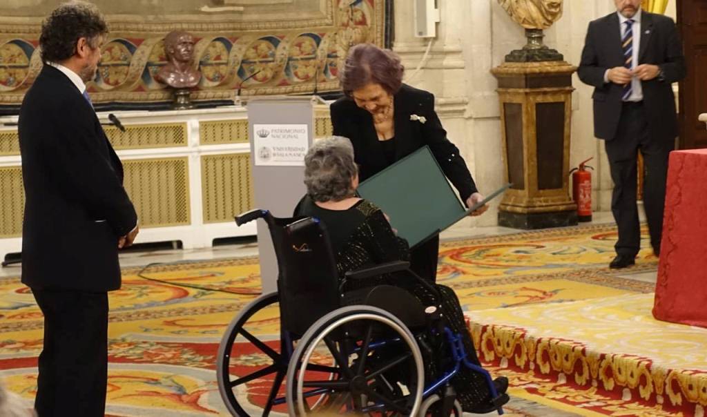 La poeta nicaragüense Claribel Alegría recibe de manos de Su Majestad la Reina de España, doña Sofía, el Premio de Poesía Iberoamericana Reina Sofía. LA PRENSA/Cortesía/Daniel Rodríguez Moya