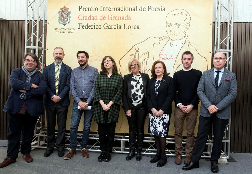 El jurado del Premio Internacional de Poesía Ciudad de Granada Federico García Lorca, destacó "la universalidad de su poesía" y " renovación constante" del ganador Pere Gimferrer. LA PRENSA/EFE/Juan Carlos Molina